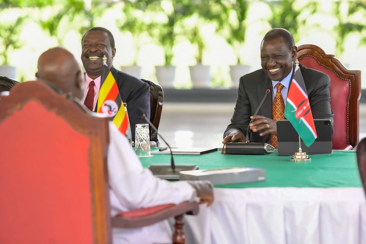 President Museveni @KagutaMuseveni and President @WilliamsRuto at State house Kenya. Viva East Africa