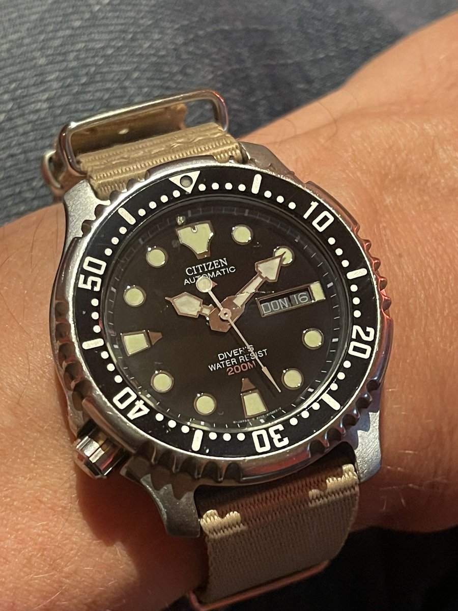 uhrensohn14's tweet image. #WatchContent
Meine erste u. günstigste Automatik-Uhr. Seit den 90ern bei mir. Von Bundeswehr, Skitouren, Alpencross, Bike-Marathons bis wilde Partys alles mitgemacht, nie einen Service gesehen, und rennt halt immer noch, sogar erstaunlich akkurat. 
#LoveIt 🥰