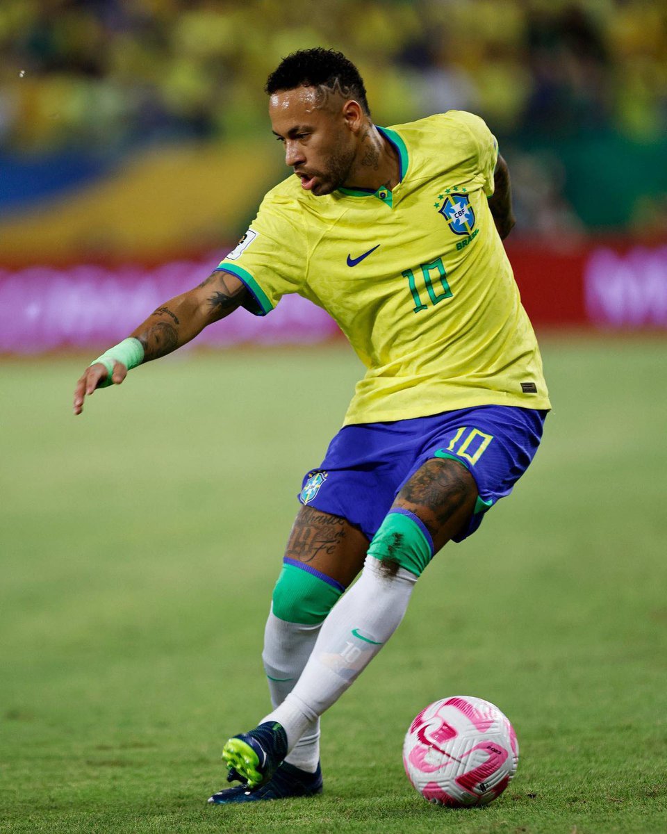 🚨🚨 Neymar qui explique comment rester en forme le plus longtemps possible :

« La clé c’est le sérieux. Être professionnel au quotidien c’est très important, une alimentation parfaite est aussi nécessaire pour rester au haut niveau, avec de bons entraînements »