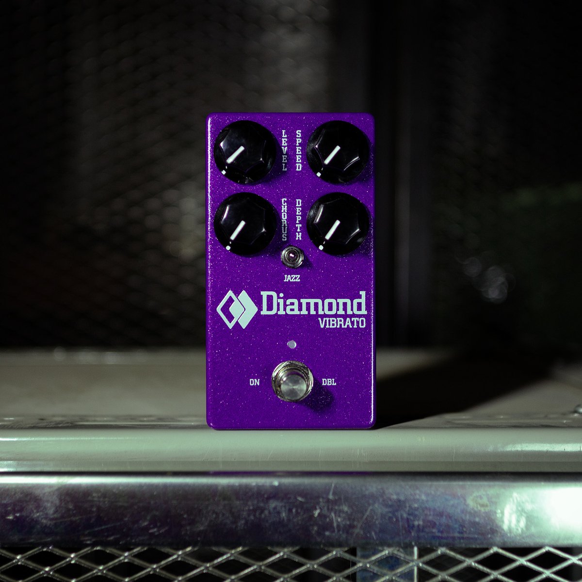 New @DiamondPedals alert! 🚨 Designed with a 100% audio analog path, now with updated features and a compact footprint, shop the Diamond Pedals Vibrato pedal at Chicago Music Exchange today! bit.ly/3Cay3hw #chicagomusicexchange #Diamond #DiamondPedals