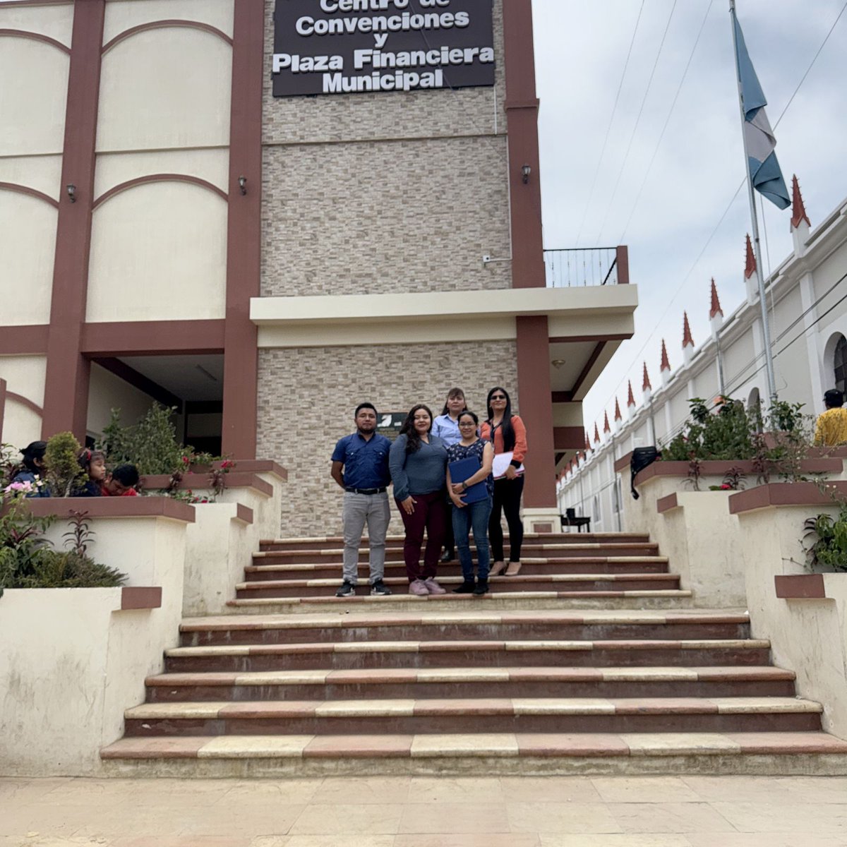 EL INFOM se reunió con la Municipalidad de San Pedro Sacatepéquez para avanzar en los Reglamentos de Servicios Públicos. #FortalecimientoMunicipal