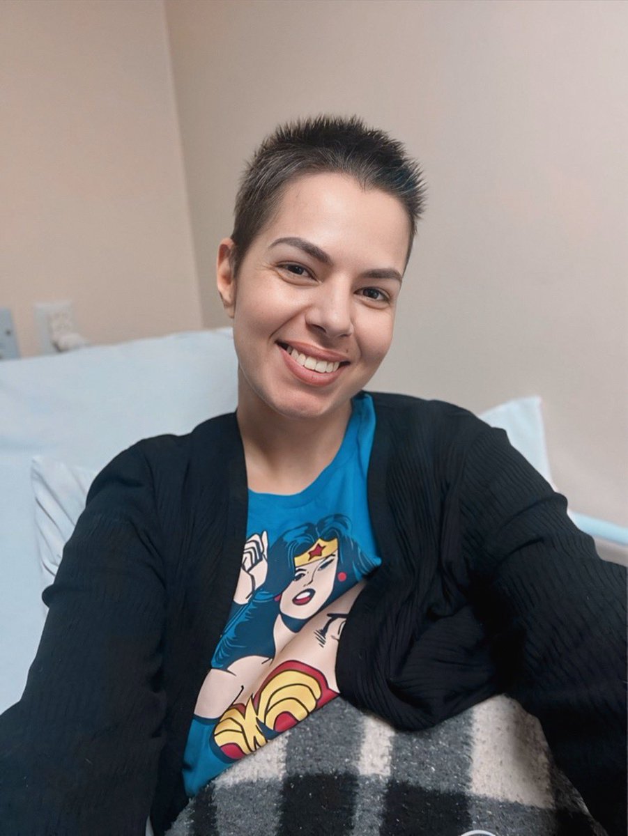 fallintokdrama's tweet photo. Meu nome é Évelin Tomé, ano passado (julho de 2023) fui diagnosticada com câncer de mama triplo negativo no estágio 3. Fiz 16 sessões de quimioterapia, mastectomia radical e infelizmente recentemente descobrimos nódulos na cabeça.

Pix: evelin_tome@hotmail.com https://t.co/MbaZ3SOsC4