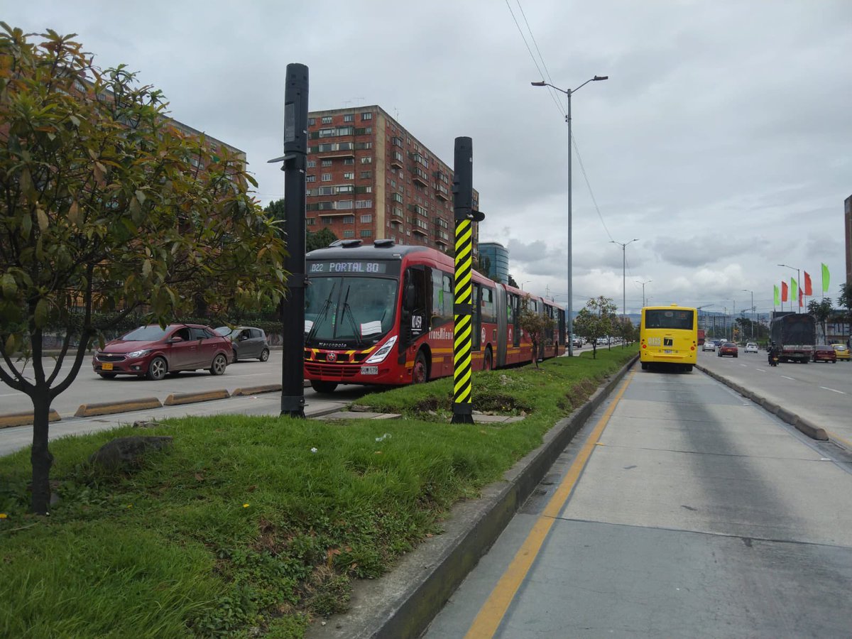 🔈¡Avanzamos en la señalización de las cámaras de fotodetección en la av. NQS con calle 22! Por una #MovilidadSegura, invitamos a l@s conductores a respetar los límites de velocidad de 50 km/h en corredores viales principales y 30 km/h en zonas barriales. #Fotodeteccion