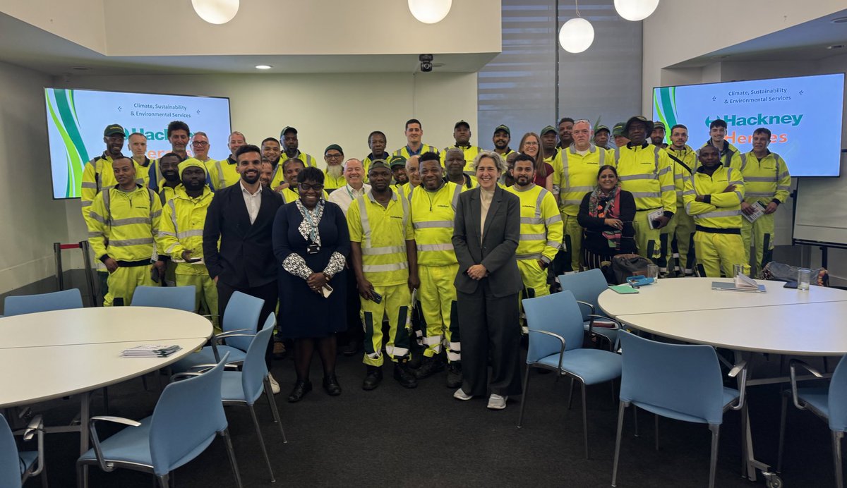 Tonight, we celebrated our true Hackney Heroes who work day in and day out to keep Hackney’s streets clean for our residents and visitors. It was an honour to join our crews and environmental opps team alongside @CaroWoodley and our Chief Exec at @HackneyCouncil ♻️