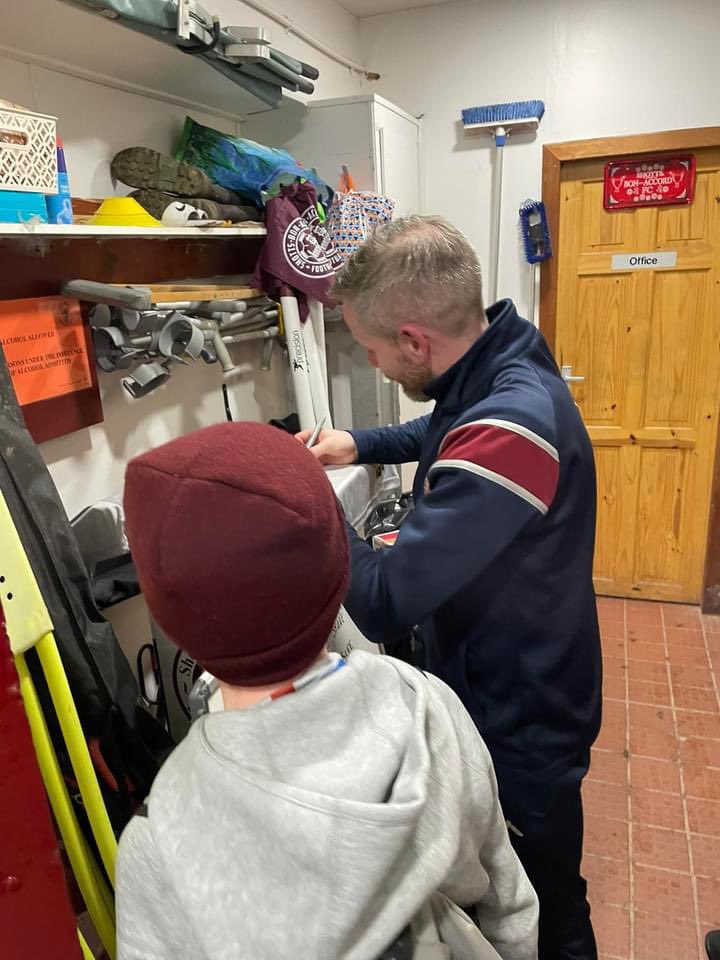 MarcEdment's tweet image. Pictures speak a thousand words! 

Absolute class from @ShottsBonAccord players taking the time to sign Young Liams top for his birthday… Capturing Shotts Captain Ally Martin in action 👌