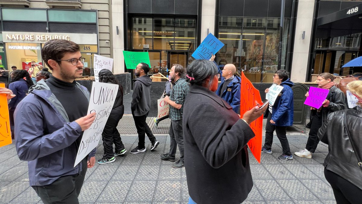 Union workers are workers!

We joined the <a href="/1199ihsu/">1199 IHSU</a>  picket today to show solidarity with workers fighting for a union &amp; protesting the firing of their colleague Donald days before their NLRB election.

Union-busting is ALWAYS disgusting.