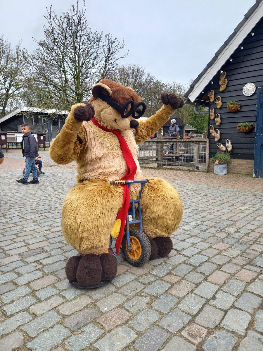🎼 I want to ride my bicycle, I want to ride my bike! 🎼

#Furry #Fursuit #FursuitFriday #FurryFandom