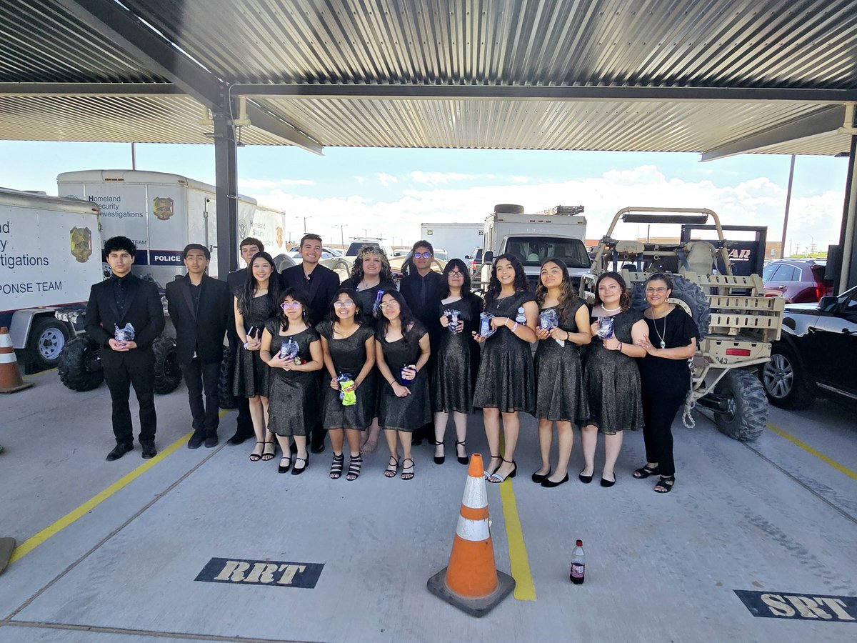 What an amazing opportunity some of our choir students had at Homeland Security and ICE field house. They performed the National Anthem, received gifts, treated to lunch, and toured the grounds. Way to represent, Choir!! @vlara_82 @MEstrada_RHS #saddleup