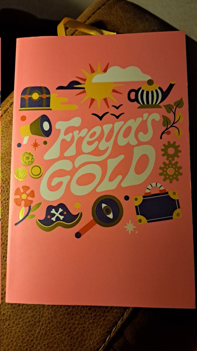 Starting a new book before bed. I loved Looking for Emily so I'm looking forward to Freya's Gold @fionalongmuir @NosyCrow