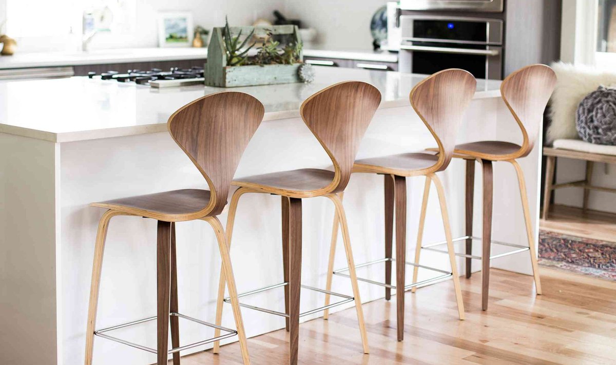 barcelonadesig1's tweet image. Looking to add a touch of sophistication to your home? The Norman Cherner Barstool is the perfect blend of style and comfort. Transform your kitchen island or bar area with this iconic piece!
#DesignInspiration #Furniture #HomeStyle #MidCenturyModern
barcelona-designs.com/products/norma…