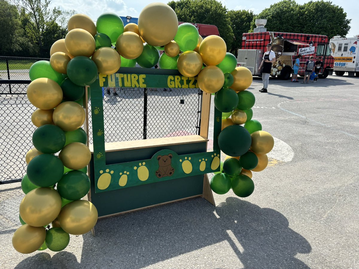 MapleGrovePS's tweet image. Come join us tonight for our Fun Fair &amp;amp; Vendor Market 4:30-7:30!