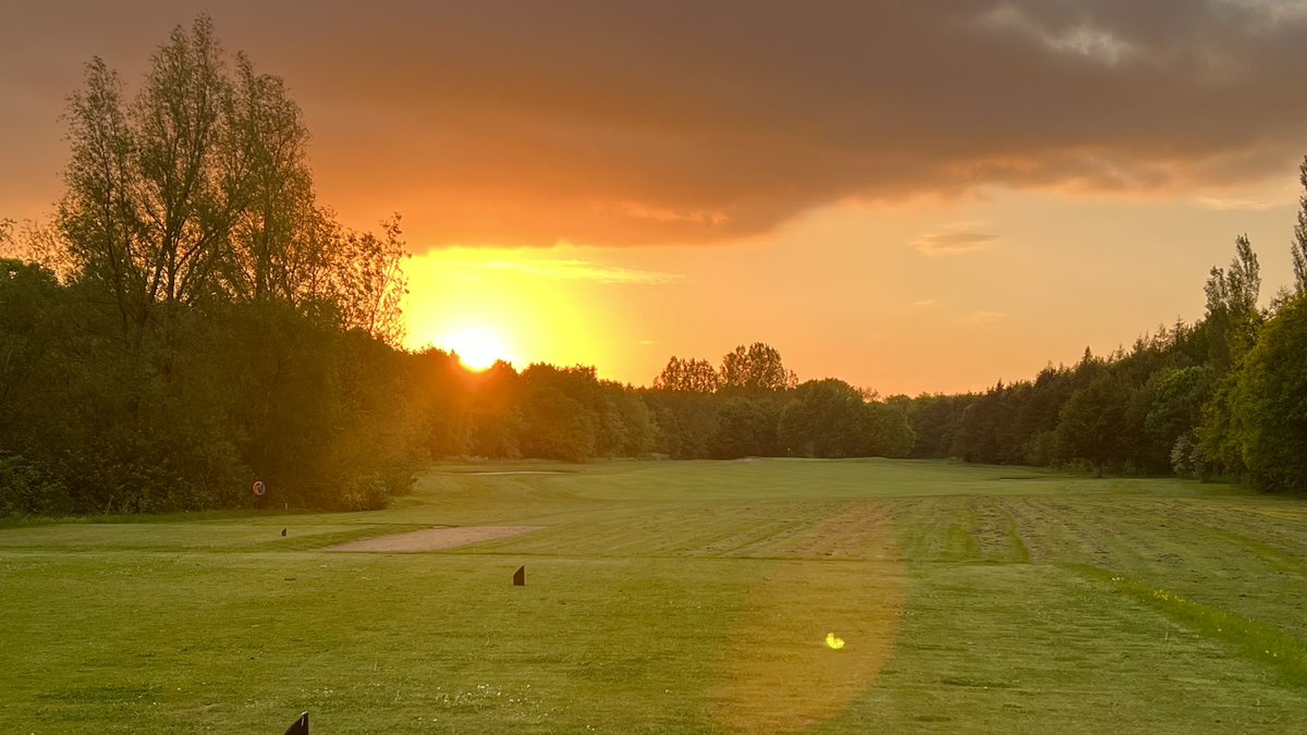 Stunning views down the 10th hole at Eden Golf Club as the sun sets behind the trees. The evening rounds are definitely back in full swing ⛳️ Who enjoys a knock after work? #golfthelakesuk #gtluk #golfing #golf #lakedistrict #cumbria #edengolfclub #skyline #sunset