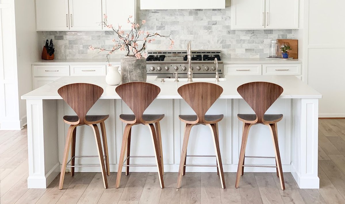 The perfect barstool for your modern home? Look no further than the Norman Cherner Barstool! With its iconic design and ergonomic comfort, it's the ideal addition

manhattanhomedesign.com/norman-cherner…

#InteriorInspiration #mcm #ChernerBarstool #Pinspiration #manhattan #home #design #ideas