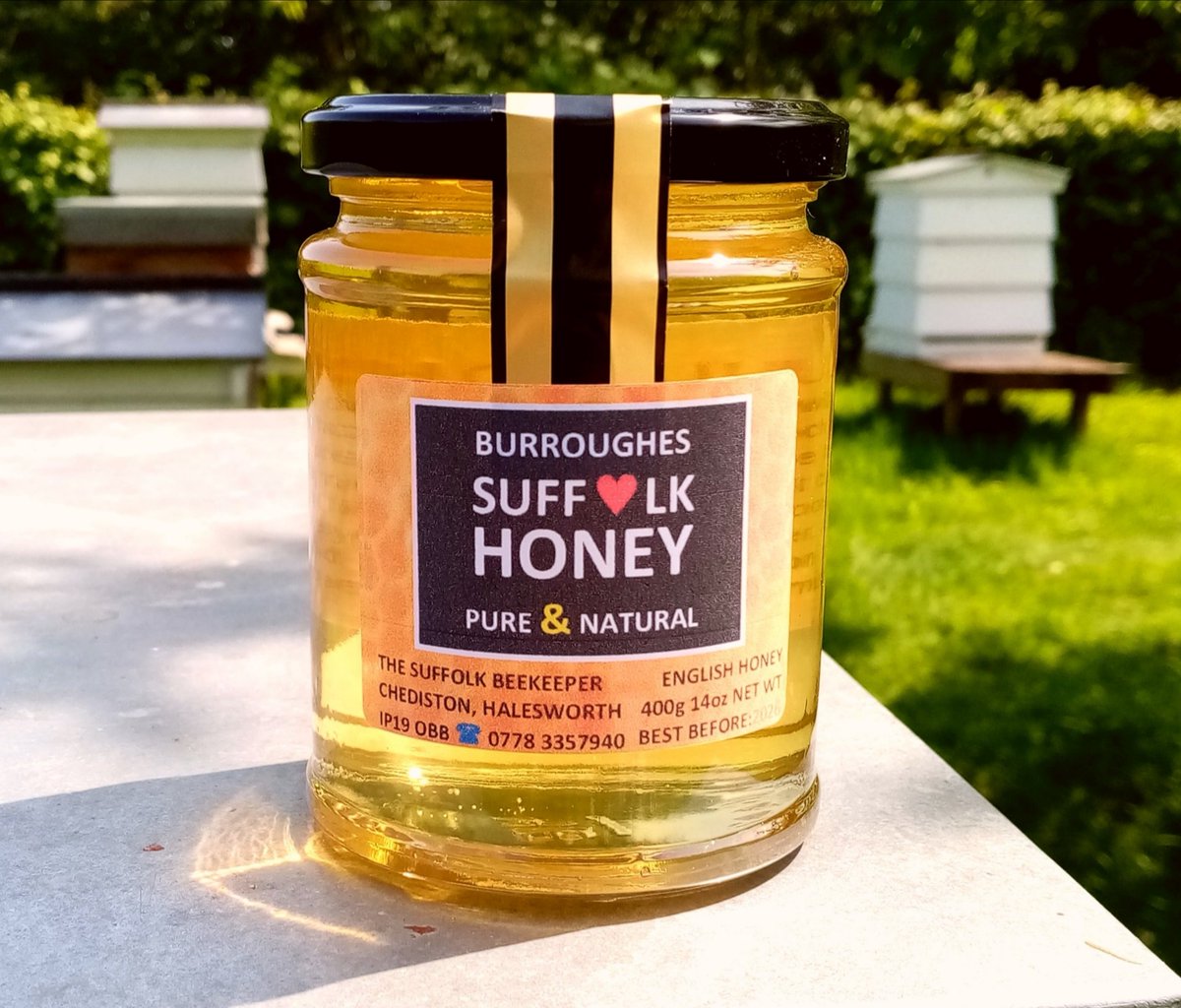 Single apiary spring honey can be truly unique. A mixture of hawthorn, cherry, apple and more. What's your favourite? 🐝🍯 @britishbee @BeekeepersHour @FarmingUK #bees #honey #nature #Suffolk #wildflowers