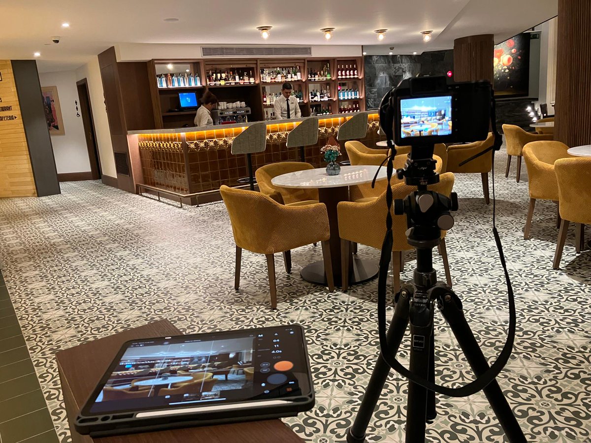 This image is from last Tuesday, which was a night shoot at H10 Casanova hotel.
We took advantage of the quietness of the night to photograph some common areas of the hotel.
#photography #hotels #photoshooting #h10hotels #photographicequipment #interiorphotography #hasselblad