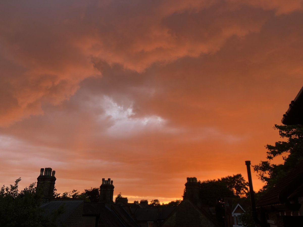 molodtsovlab's tweet image. London has the most beautiful skies. This one is very dramatic!