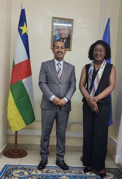 Heureux de recevoir à Bangui ma sœur @SoumanoNteba Directrice Bureau OIT Angola, Congo. Gabon, RCA, RDC & Tchad. Sous son leadership, la présence du Bureau International du Travail en RCA & les projets d’appui au ministère du travail connaissent une expansion sans précédant.