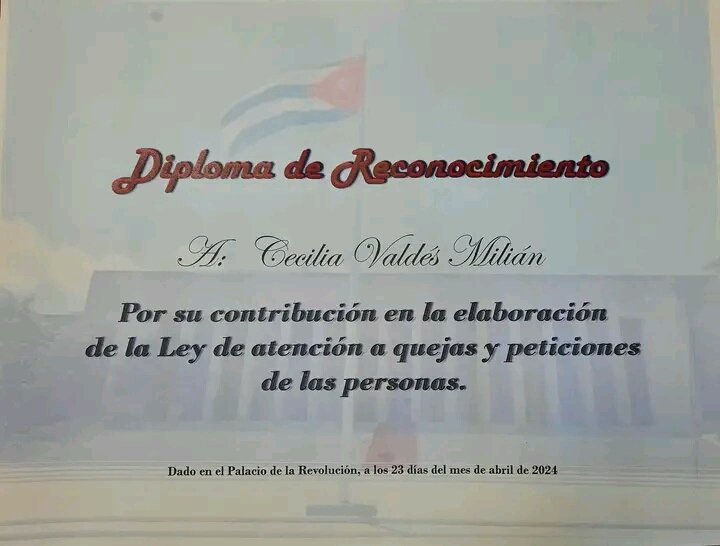 ¡Felicitaciones para la Directora de Comunicación Institucional del @mincon @CeciliaValdesM por el merecido reconocimiento, otorgado, en el Balance de Atención a la Población del Consejo de Ministros #GenteQueSuma