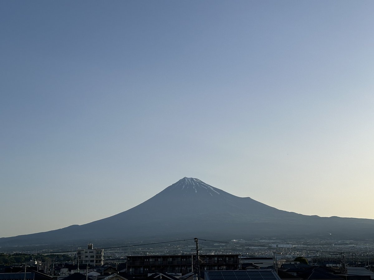 2024年5月17日（金）5:45🕊️💐🍀
皆さん🎶おはようございます
10℃/24℃☀️
快晴です☀️気温差で体調崩さないようご注意下さい😊🍵🍀🌹
「ケサフジ」🗻👩スッキリ綺麗🆗に見えてます😊(^^)今日も良い一日をお過ごしください⛩💐☕️🌼🌹🐉🍀
本日も❤️にてリプのお返事とさせて下さい🤲💐🍀
#富士市
#富士山