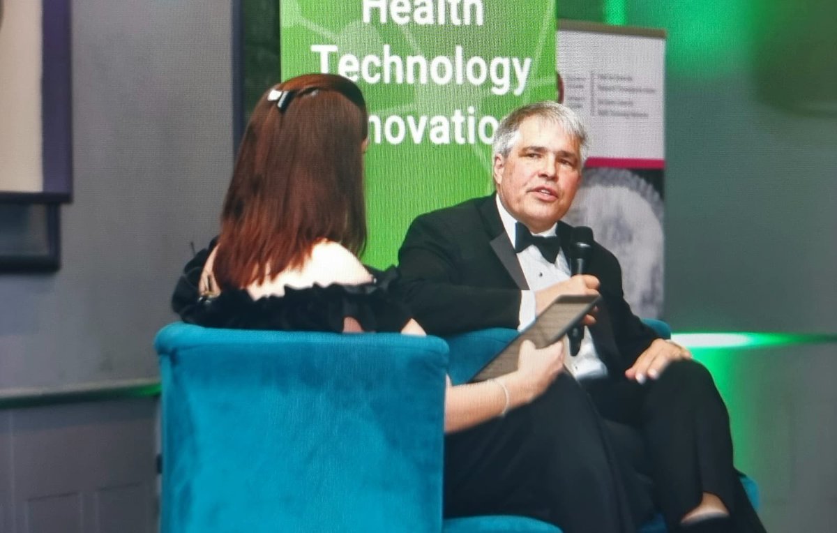 Chip Hance, with MC @grainne_seoige at the BioInnovate Ireland Celebratory Banquet, calls for the medtech community to step into the shoes that Ian Quinn left behind - be encouraging as a community for entrepreneurs - be there to enable companies to happen. #BioInnovate24
