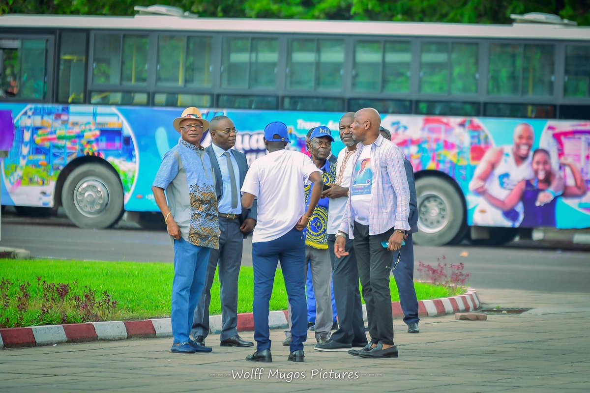 DynamiqueDjunga's tweet image. Maître Paul Djunga figurait parmi les personnalités marquantes venues soutenir la candidature de l’Honorable Caroline BEMBA au poste de Questeur Adjoint du prochain bureau de l’Assemblee Nationale au palais du peuple