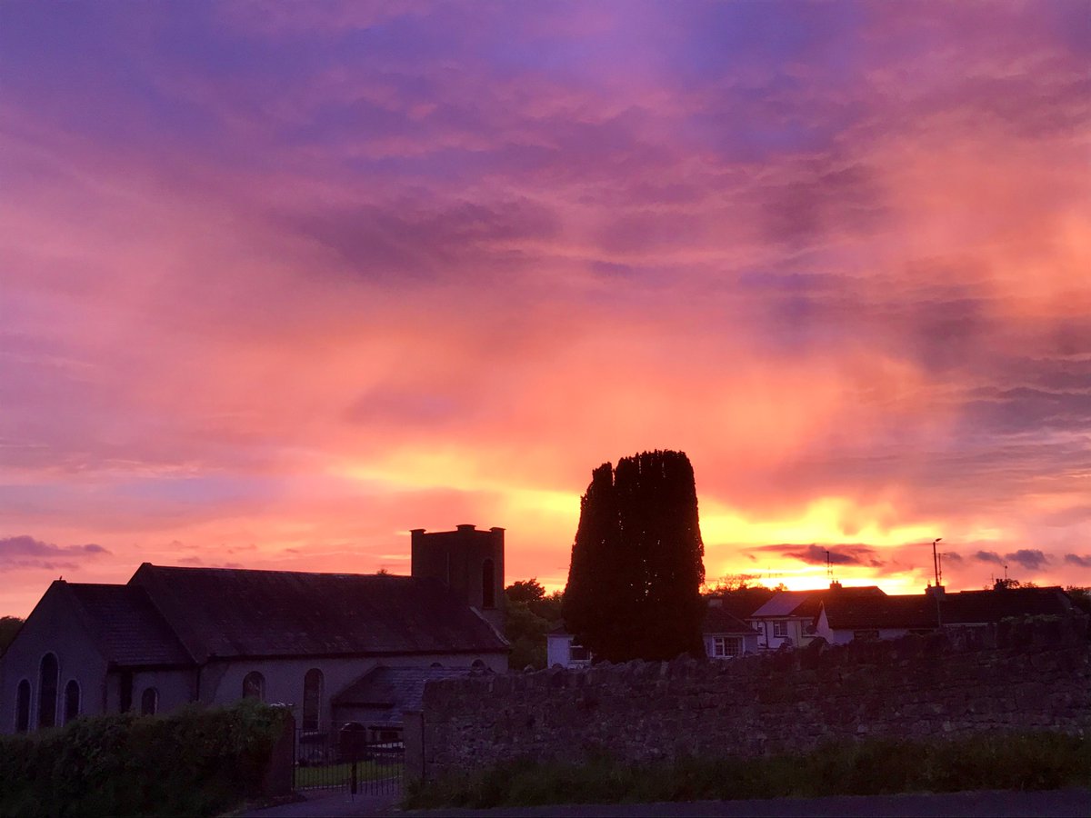 Unreal (unfiltered!) sky over Belleek tonight 🥰