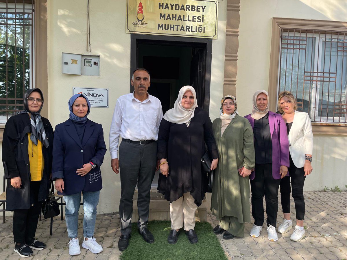 akkadin12subat's tweet photo. 📍Haydarbey Mahallesi Muhtarlığı 

Onikişubat İlçe Kadın Kolları Başkanımız Sn. Nursel Kaçamaz ve Yürütme Kurulu üyelerimizle muhtarımız  Ökkeş Özen’e hayırlı olsun ziyaretinde bulunduk 🌹

Hayırlı Uğurlu Olsun  🙏🏻

#nurselkaçamaz 
#akkadınonikişubat https://t.co/QuUDBaGBfQ