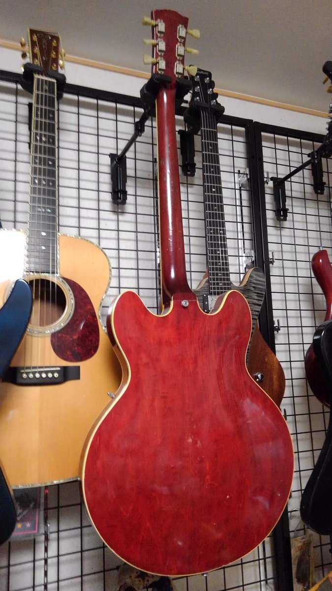 【売ります】
1966年製
Gibson
ES 335

まとまったお金が必要なので、すぐのご入金可能な方にはかなりお値下げできます！
お値段等の詳細はDMにてm(_ _)m

#gibson #es335 #vintageguitar #oldguitar