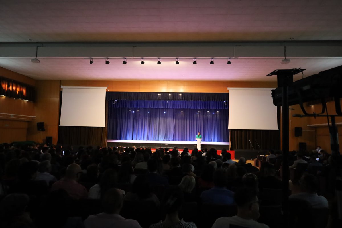 EDUCACIÓN
  👥  La alcaldesa de Alcalá <a href="/JudithPiquet/">Judith Piquet</a> asiste a la graduación de los alumnos de Segundo de Bachillerato del IES Complutense. 

Enhorabuena a todos los alumnos.👏👏👏