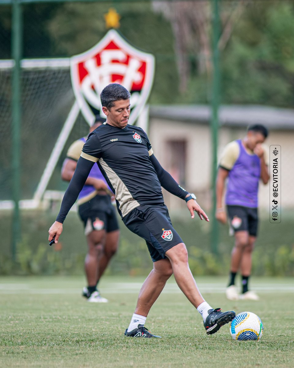 Bem-vindo, Carpini! 🔴⚫️🦁 📸: Victor Ferreira/ECVitória #PegaLeão #PorNossaHistória