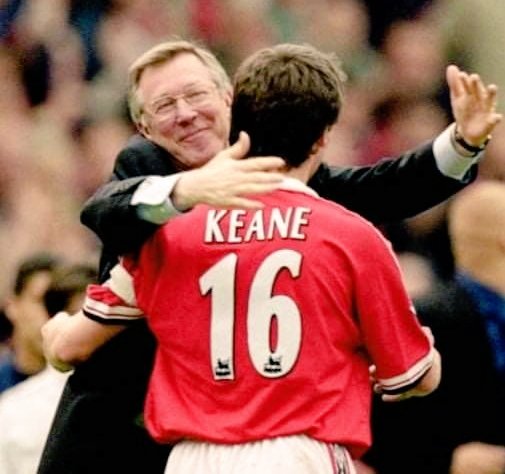 #OnThisDay 16th of May 1999: Sir Alex Ferguson embraces his captain, who was his embodiment of a player, Roy Keane. 𝐖𝐢𝐥𝐥 𝐭𝐡𝐞𝐲 𝐞𝐯𝐞𝐫 𝐤𝐢𝐬𝐬 𝐚𝐧𝐝 𝐦𝐚𝐤𝐞 𝐮𝐩❓