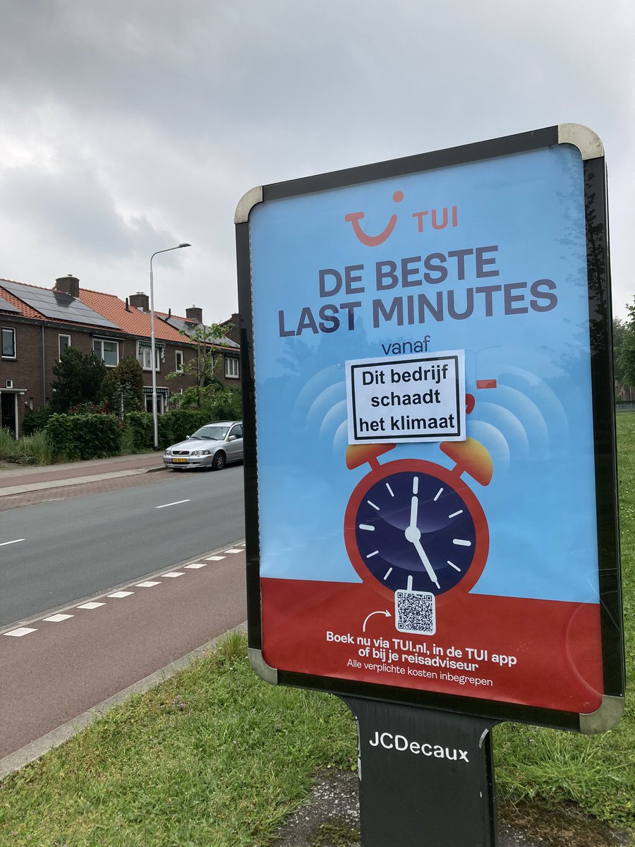 XRNijmegen's tweet photo. Nijmegen wordt overstelpt met smerige reclames. De gemeente laat JCDecaux vrolijk doorgaan met het promoten van de vernieling van onze aarde door fossiele verslinders als TUI en Shell. Hoe lang wil de gemeente nog geld verdienen ten koste van het welzijn van haar burgers? https://t.co/wgeOctZhI3