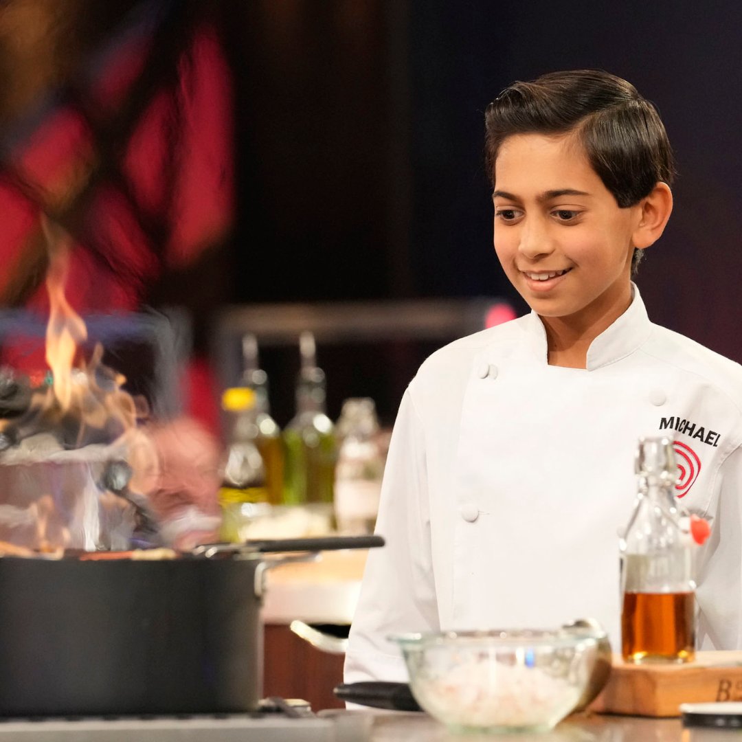 MasterChefJrFOX's tweet image. These chefs are putting in the work! 👏 

📺 : #MasterChefJunior on @hulu