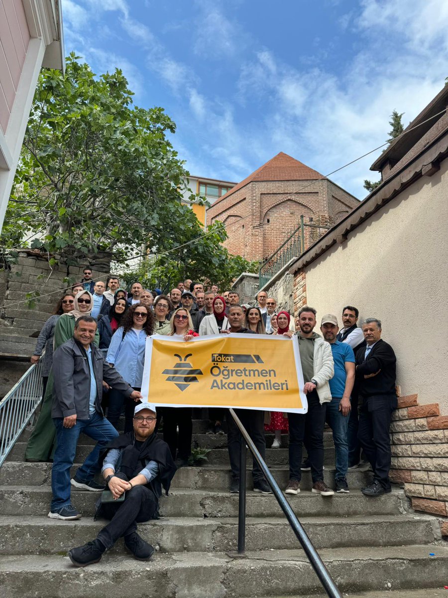 Bakanlığımız himayesinde müdürlüğümüz tarafından yürütülen Öğretmen Akademileri kapsamında Şehir ve Kültür Akademisi öğretmenleri tarihi başkent Niksar'a kültürel bir gezi düzenledi.

<a href="/tcmeb/">Millî Eğitim Bakanlığı</a> <a href="/Yusuf__Tekin/">Yusuf Tekin</a> <a href="/farukyelkenci/">Ömer Faruk Yelkenci</a> <a href="/HuseyinKir64/">Hüseyin Kır</a> 

#tokatöğretmenakademileri
