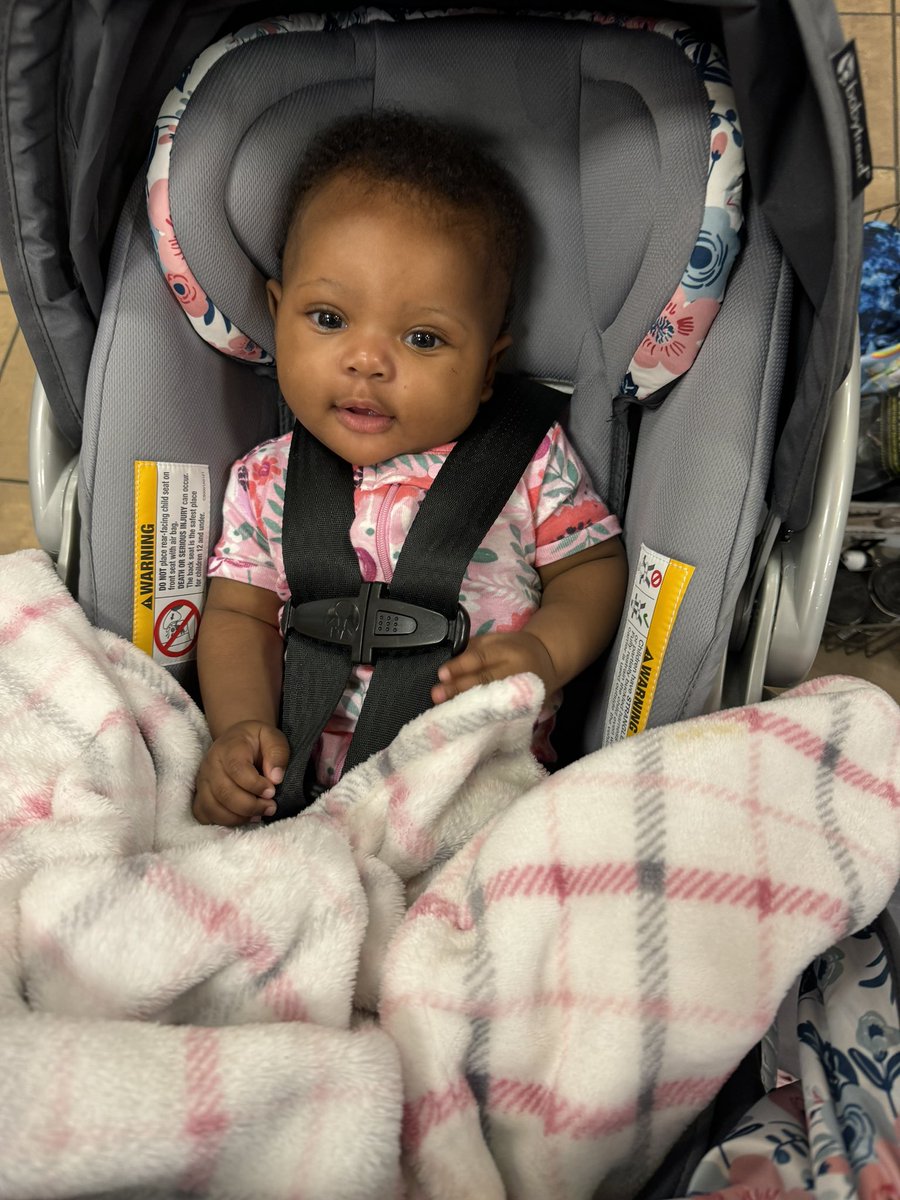 yazzywitdaphatt's tweet photo. my baby look just like that man but she is literally the cutest 🥹🥹🥹😍😍😍 !!!! https://t.co/EjTtQUfoYn