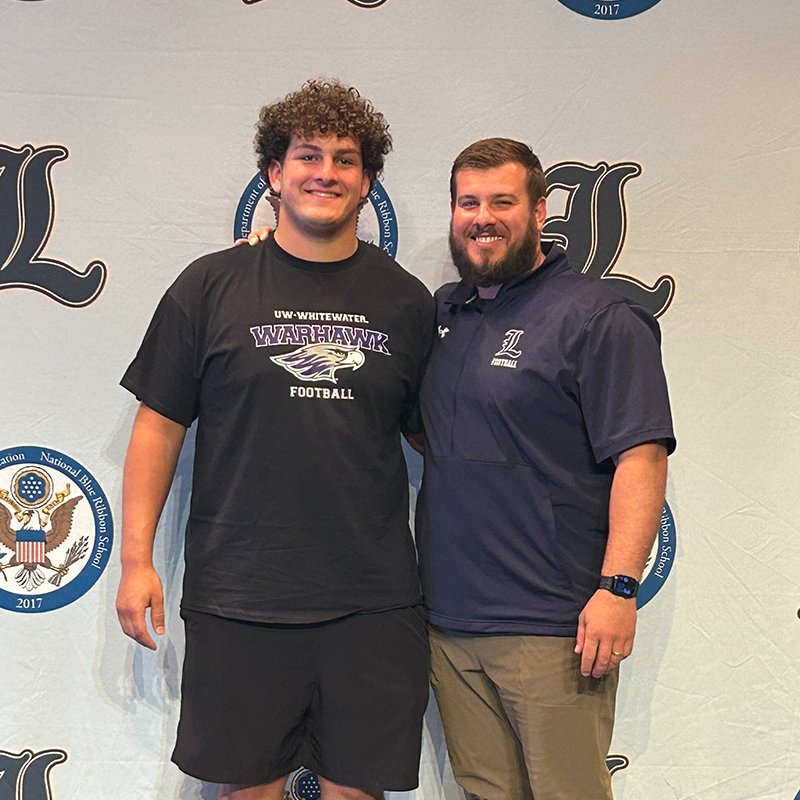 Congratulations to @lemont_football's Alex Pasquale (@Alexpasquale50), who has committed to play football at the University of Wisconsin-Whitewater (@WarhawkFootball)! Click here to read more: lhs210.net/about-us/news-… #WeAreLemont #PoundTheRock
