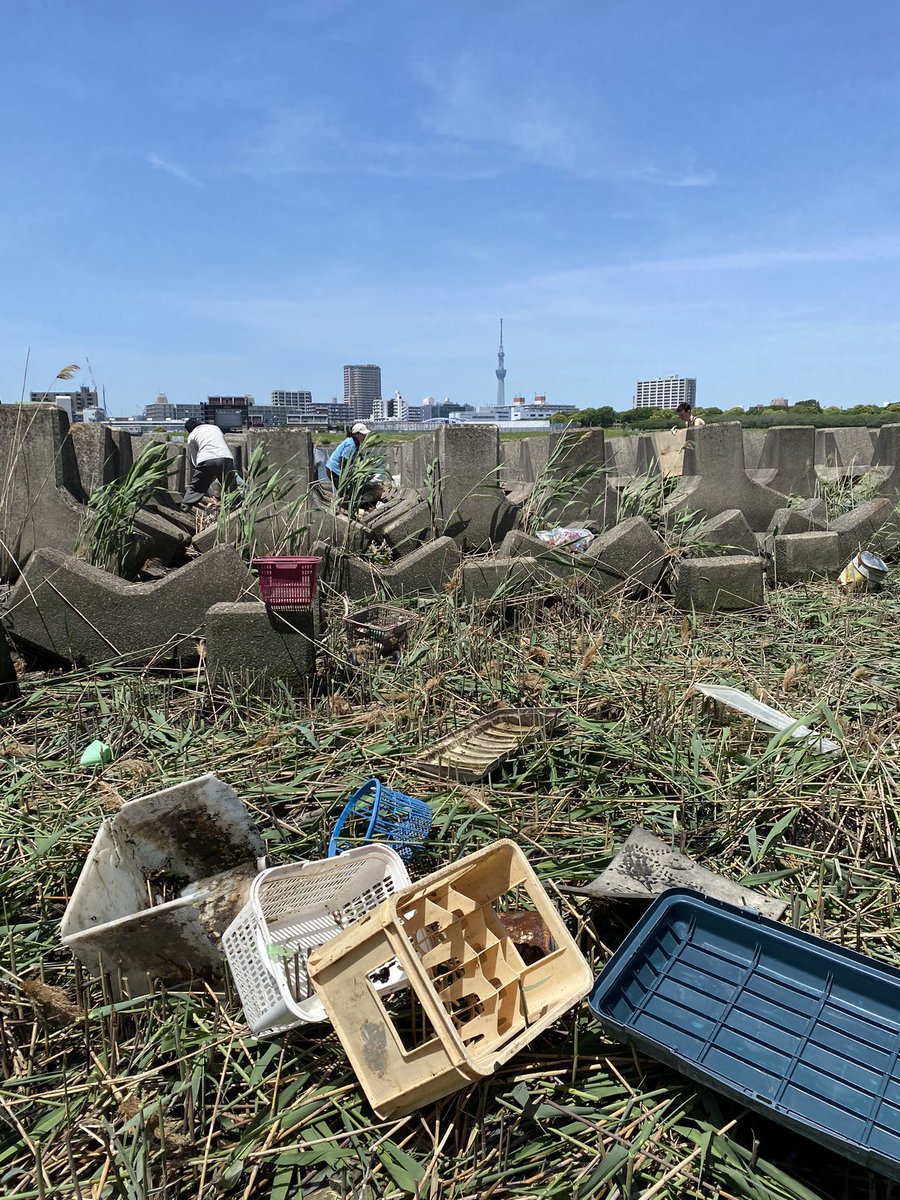 More pics of our litter picking activity!

#tokyoriverfriends
#litterpick 
#cleanup 
#ゴミ拾い 
#sdgs 
#volunteer 
#ボランティア 
#サステナブル 
#beachcleanup 
#rivercleanup 
#ビーチクリーン 
#sustainable 
#サステイナブル