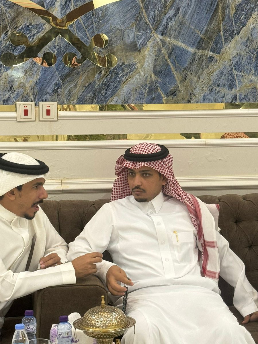 سعدت بلقاء أخوتي زملاء العمل في #مستشفى_رفحاء في ليلة ماتعة يملؤها الود والاحترام والأخوة بعيدًا عن أجواء العمل الرسمية.
#شكرًا_لكم، أسعدتموني وغمرتموني بلطفكم وحفاوتكم، نسأل الله العظيم أن نكون عوناً لكم لا عليكم، وأن يوفقنا وإياكم للخير وخدمة أهلنا في #رفحاء وجميع المستفيدين.