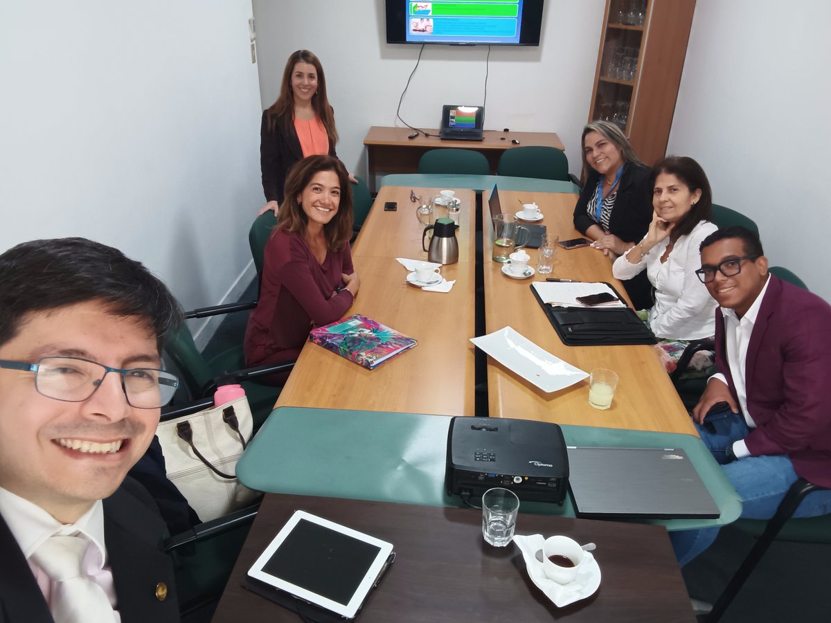 NicolasRubioB's tweet photo. Bonjour! Ayer estuvimos en la @cciavf con nuestro Programa de Formación en #NegociosInternacionales impartiendo el taller/módulo 4 "Desafíos para el gerente global en los negocios internacionales". 
@angelaincerti #NegociosInternacionalesCCIAVF #CCIAVF #InternationalBusiness https://t.co/C6aUe2JAEo
