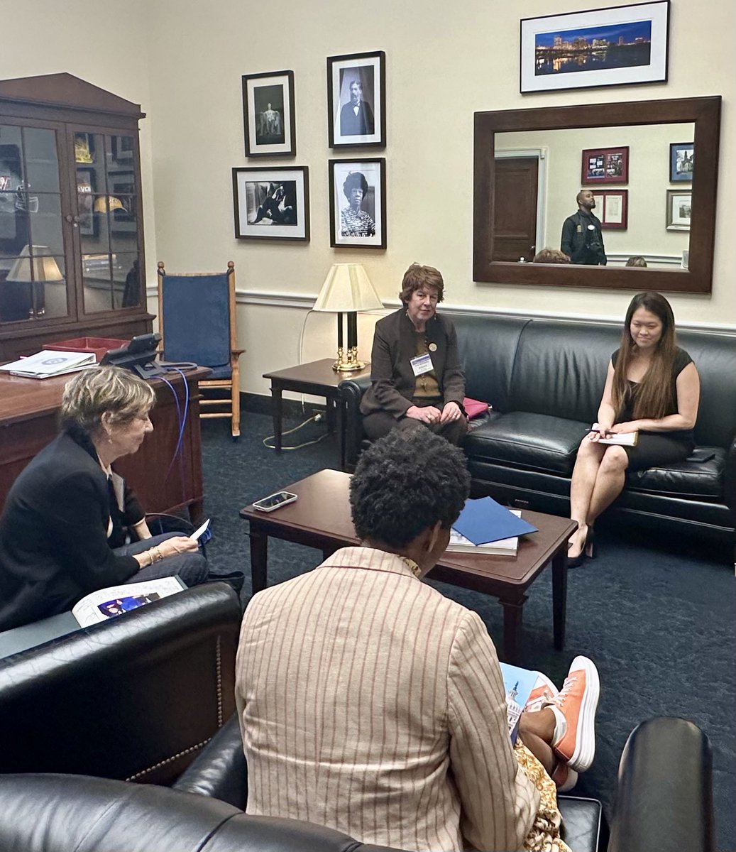 At @AACI_Cancer / @AACR Joint Hill Day, Massey representatives speak with @RepMcClellan senior policy adviser Melody Tan about their personal experiences with cancer. Advocates ask Congress to appropriate $51.3 billion for the @NIH and at least $7.9 billion for @theNCI in FY25.