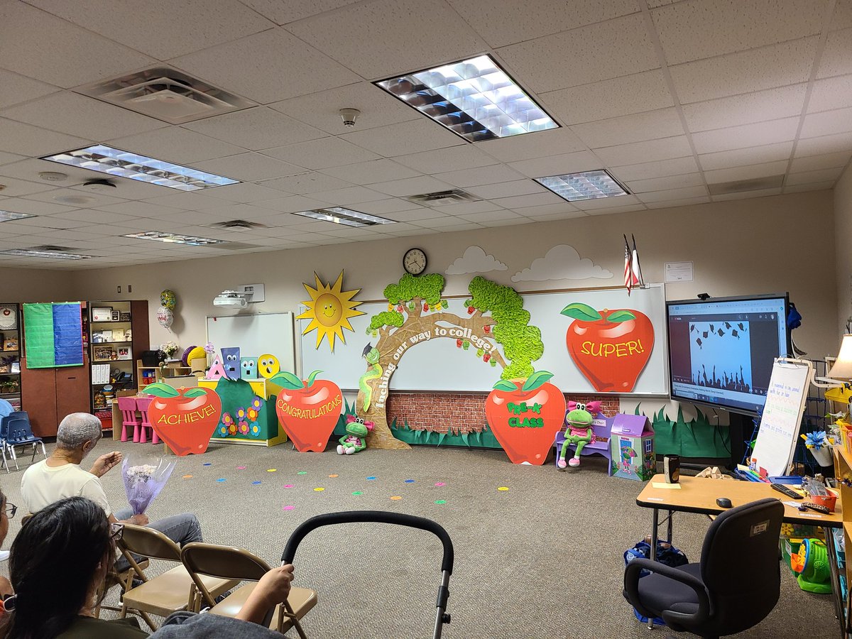 ReesStars's tweet image. Our PK Teachers were setup and ready for their PK Ceremonies this morning. Thank you to the staff for assisting and thank you parents for coming to support our young learners! #ReadyForKinder 🎓 #PreKCeremony