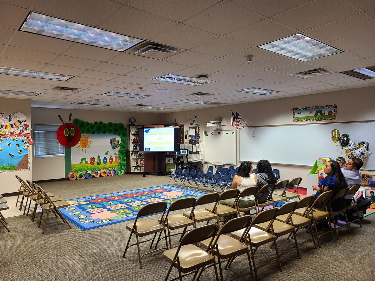 ReesStars's tweet image. Our PK Teachers were setup and ready for their PK Ceremonies this morning. Thank you to the staff for assisting and thank you parents for coming to support our young learners! #ReadyForKinder 🎓 #PreKCeremony