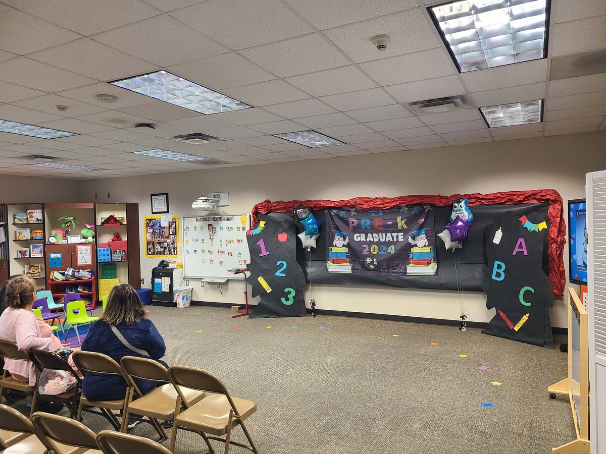 ReesStars's tweet image. Our PK Teachers were setup and ready for their PK Ceremonies this morning. Thank you to the staff for assisting and thank you parents for coming to support our young learners! #ReadyForKinder 🎓 #PreKCeremony