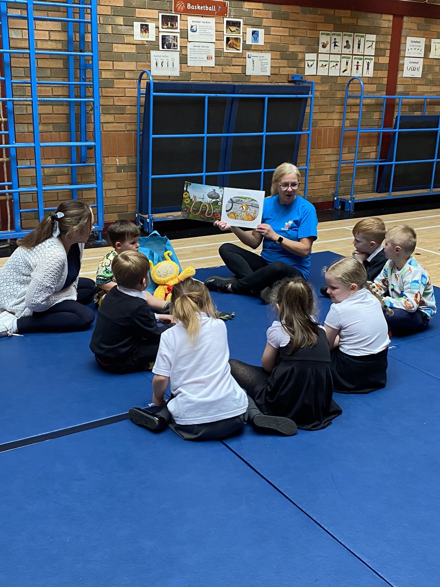 KBarr_16's tweet image. Thank you to everyone who came along to our Primary 1 #Bookbug session this week led by Mrs Waller. We had lots of fun! @MrsSigurdsson @MrsGuidori