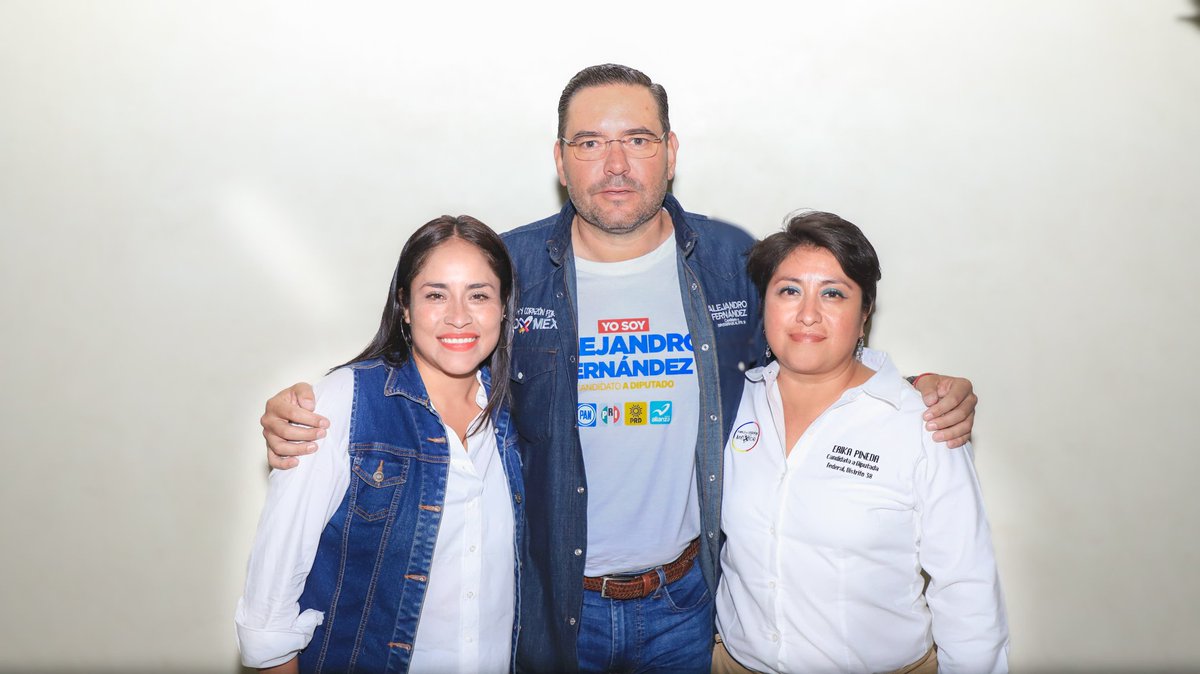 Con la candidata a Diputada Federal por el Distrito 38, María Erika Pineda Meraz, hacemos equipo para que le vaya bien a #Atenco #SinTantoRollo. @XochitlGalvez @EnriqueVargasdV #AlejandroFernández #ElPotrillo #FuerzaYCorazónPorElEdoméx