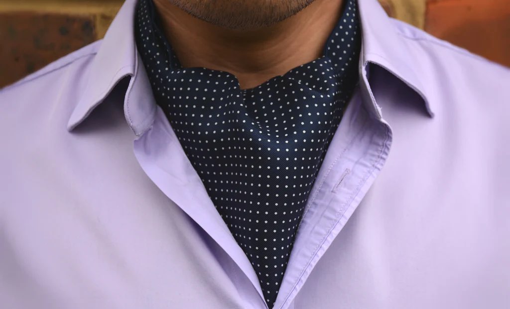 OAKLEY - Dark Navy with Pure White Small Polka Dots Printed Silk Cravat

Shop Here: cravat-club.com/collections/al…

#menswear #style #madeinuk #madeinengland #cravat #ascot #giftsforhim #wedding