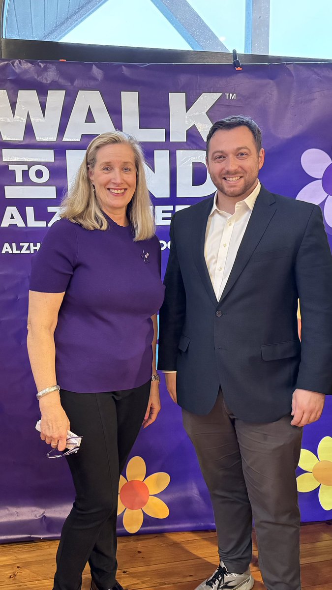Really appreciate Peter Ganley from @RepLaLota’s office coming to our North Fork Walk to End Alzheimer’s Kickoff event last night! #ENDALZ @NYSALZ @alzlongisland
