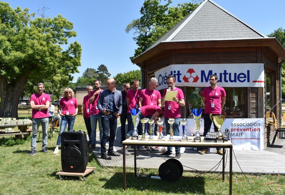 RallyeMath72's tweet image. FINALE : J−7 ⌛ Êtes-vous prêts ?
➡️ Quelles classes seront victorieuses 🏆 en 2024?
Merci encore à tous nos partenaires:
@acnantes @sarthefr @jeuxmaths @TIEducationFR @CreditMutuel @Prevention_MAIF  @OuestFrance72 @Isocom_fr @MisterTee_FR @VINCIAutoroutes @thamographe @o2switch