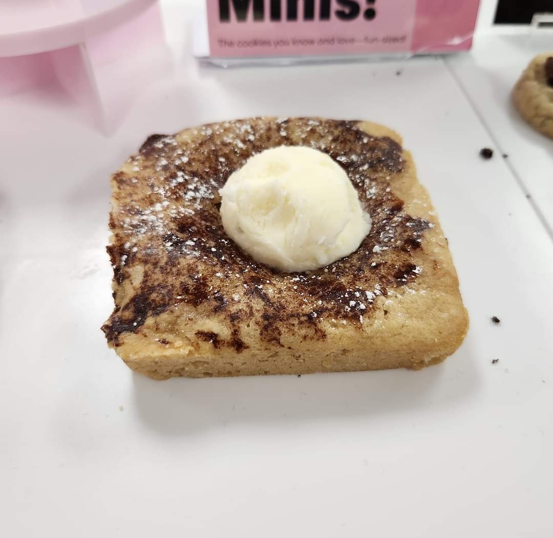 ChocoChipMeeple's tweet photo. BREAKING: French toast cookie does outstanding job posing as actual French toast. 🧐😂😍❤️🍪✨️

#CrumblCookies #FrenchToastCookie #TheStoreSmelledAmazing https://t.co/XlQdVWOTW7