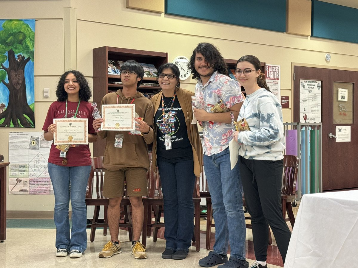 World Language awards 🌎 #BroncoPRIDE <a href="/BroncosPBCHS/">Broncos_PBCHS</a>